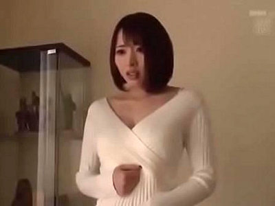 ストーカーが突然家にやってきて排卵日に中出しレイプされる巨乳奥様