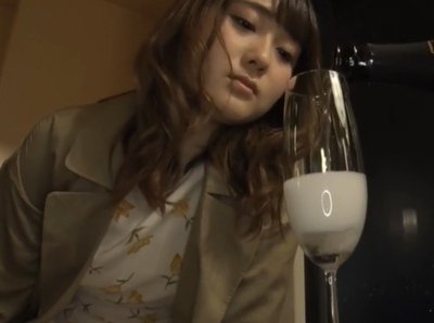 美人妻とシャンパンを飲みながらドロドロSEX→旦那の事なんて1ミリも思っていない奥様と顔射ハメ撮り