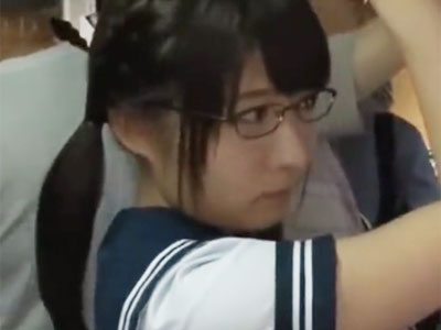バス車内で美女JK痴漢レイプ！嫌がりながらも膣奥は大洪水