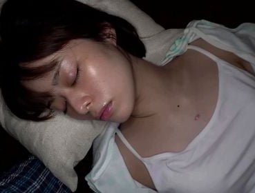 大手会社の受付嬢をしている元陸上部の姉を夜這い！びしょ濡れまんこを突きまくりザーメン種付け