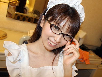 メイドコスプレさせたシロウト美少女と生ハメ中出しセックス！