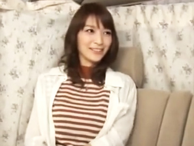 旦那が単身赴任でオナニー三昧の奥様が我慢の限界でナンパ師に中出し許可！