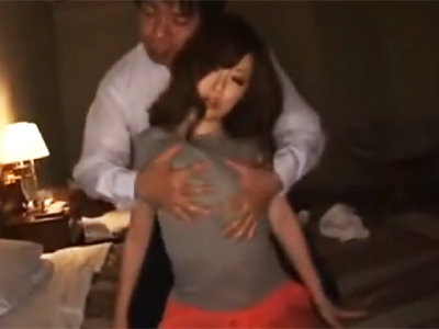 「なんか変な気分になっちゃった…」お疲れ奥様を癒す為に生ハメしちゃって多量中出し