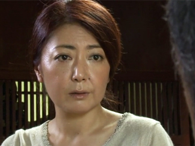 息子に見られてるは知らず義父チンポとパコりまくる熟女母！